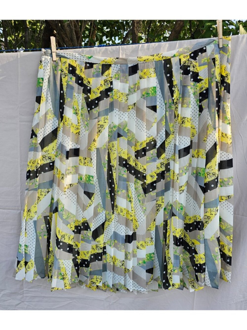 NWOT Calvin Klein Pleated Patterned Chiffon Skirt - Size 24W